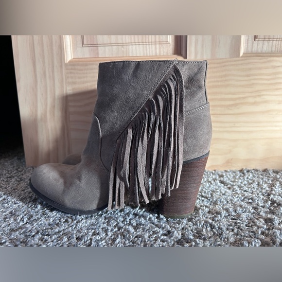 Size 10 Madden Taupe Fringe Bootie - Picture 1 of 8